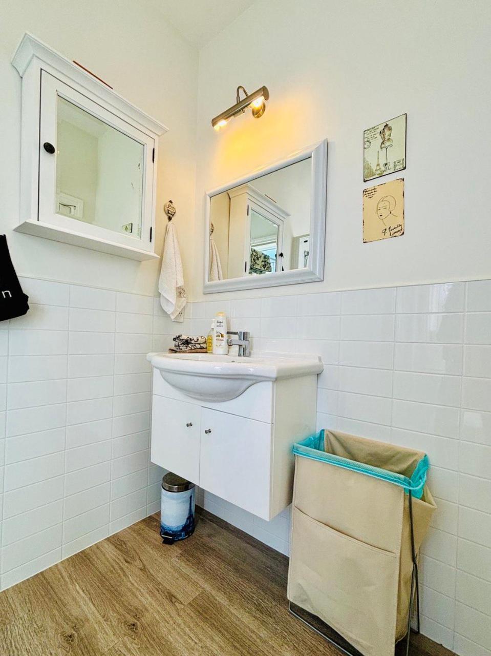 Papanui Paris Inspired Apartment Christchurch Exterior photo