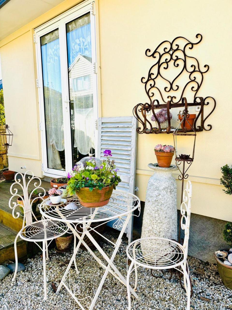 Papanui Paris Inspired Apartment Christchurch Exterior photo